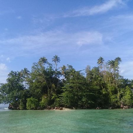Nusa Nalan Beach Resort Rumah Olat Exteriör bild