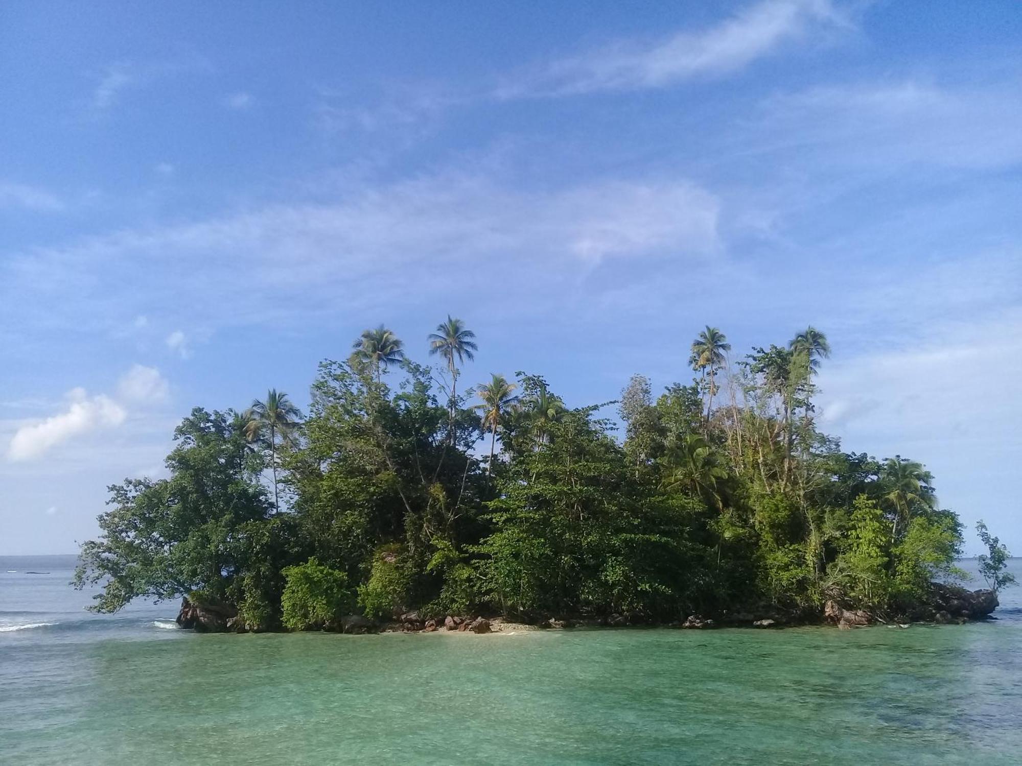 Nusa Nalan Beach Resort Rumah Olat Exteriör bild