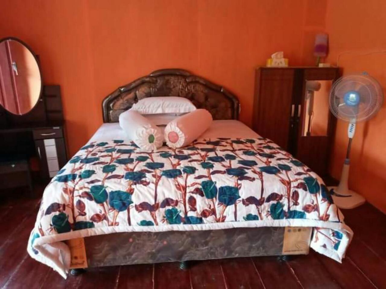 Nusa Nalan Beach Resort Rumah Olat Rum bild