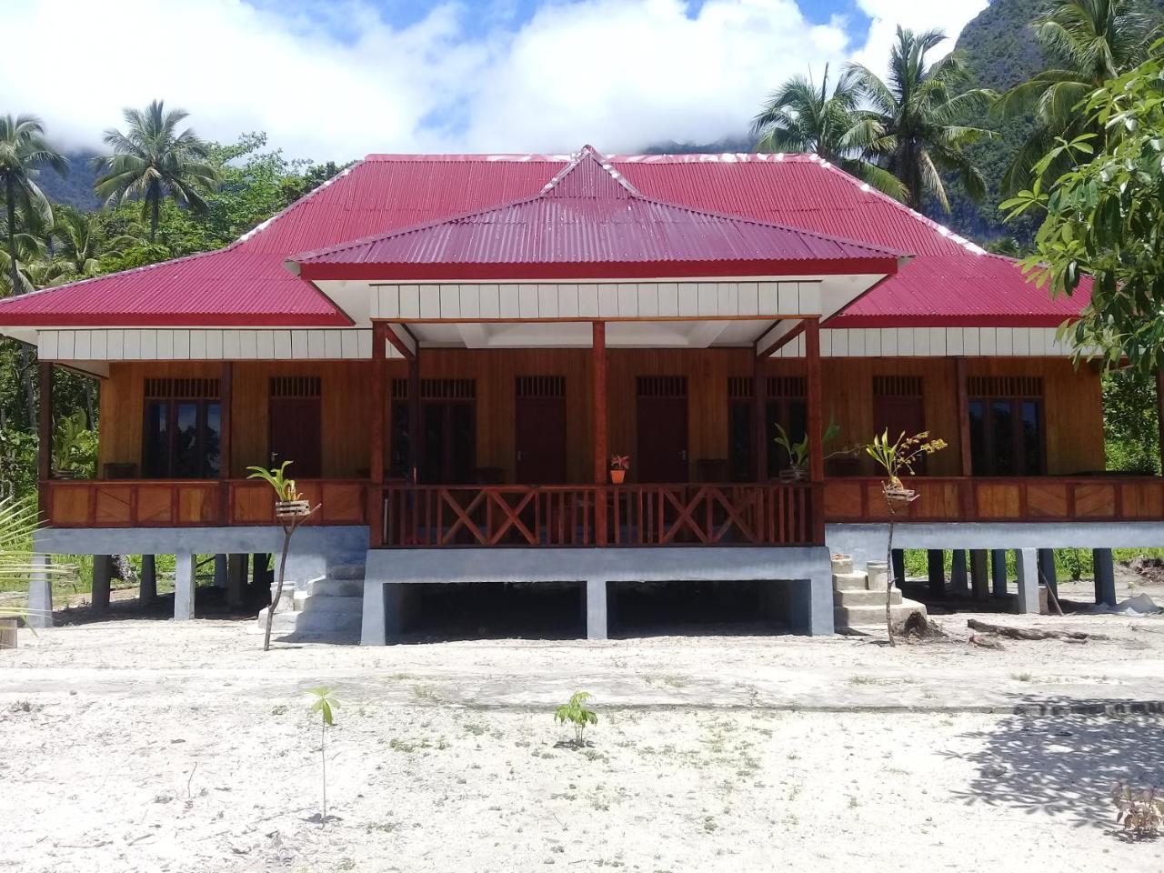 Nusa Nalan Beach Resort Rumah Olat Exteriör bild
