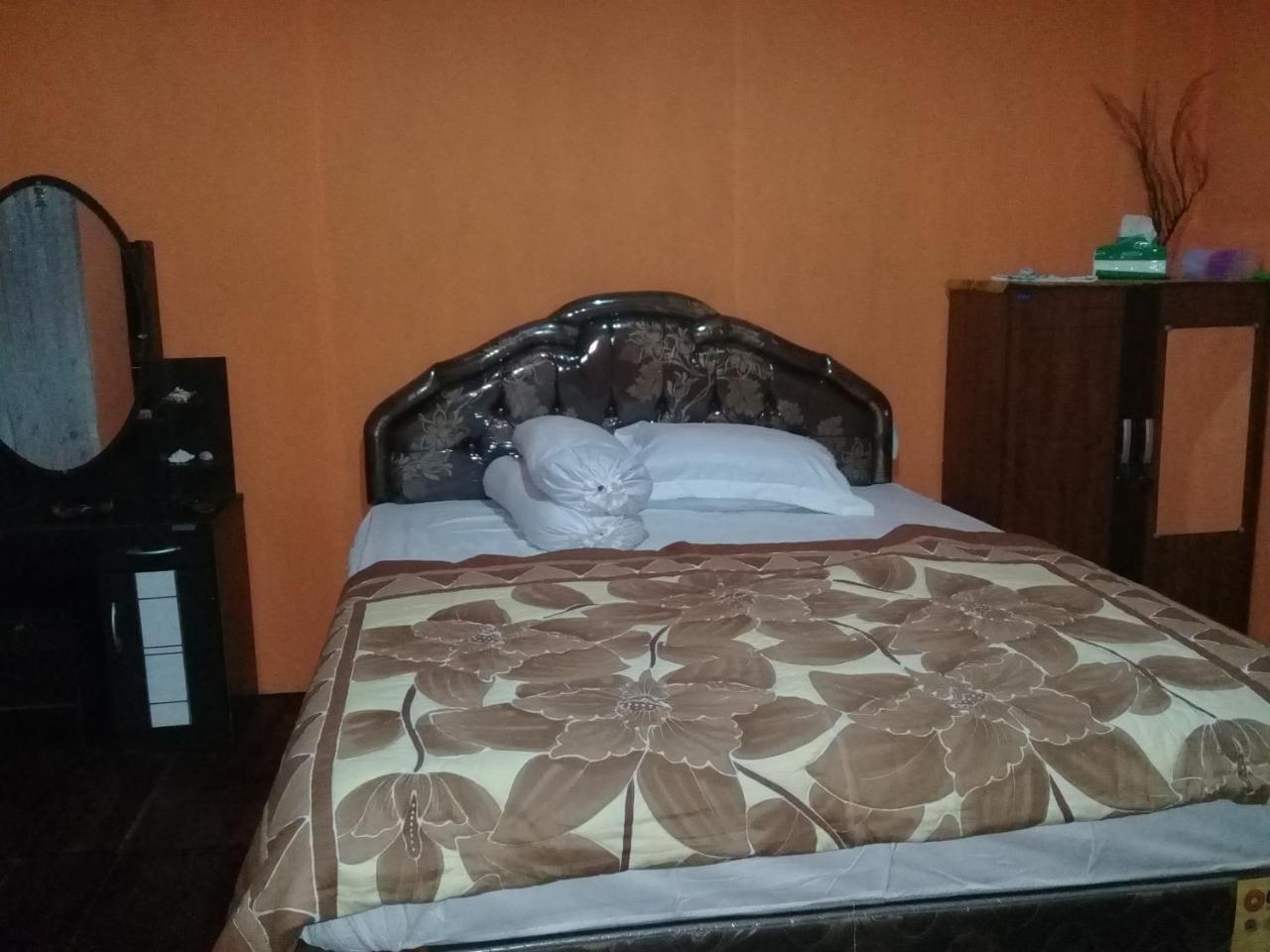 Nusa Nalan Beach Resort Rumah Olat Exteriör bild