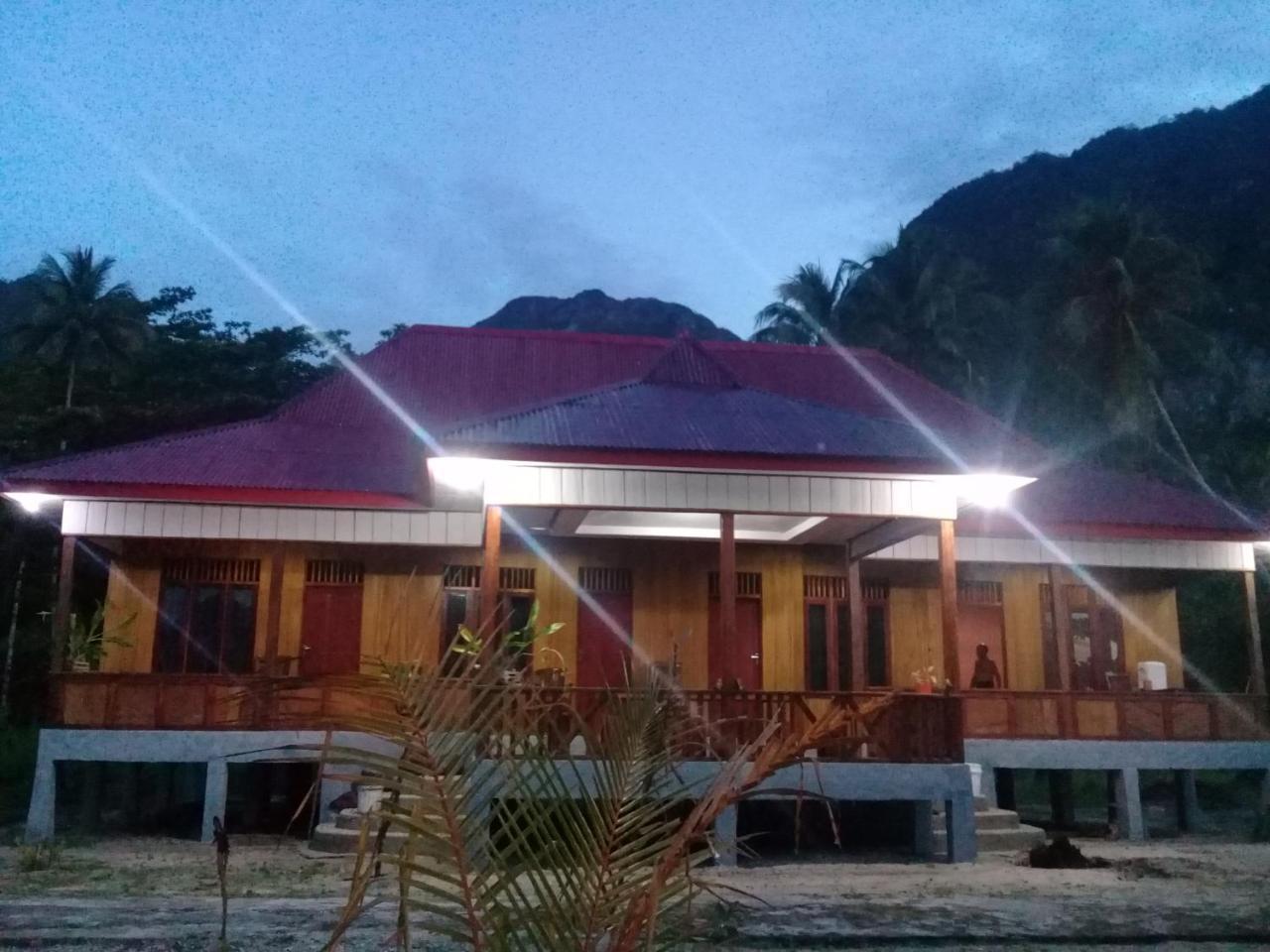 Nusa Nalan Beach Resort Rumah Olat Exteriör bild