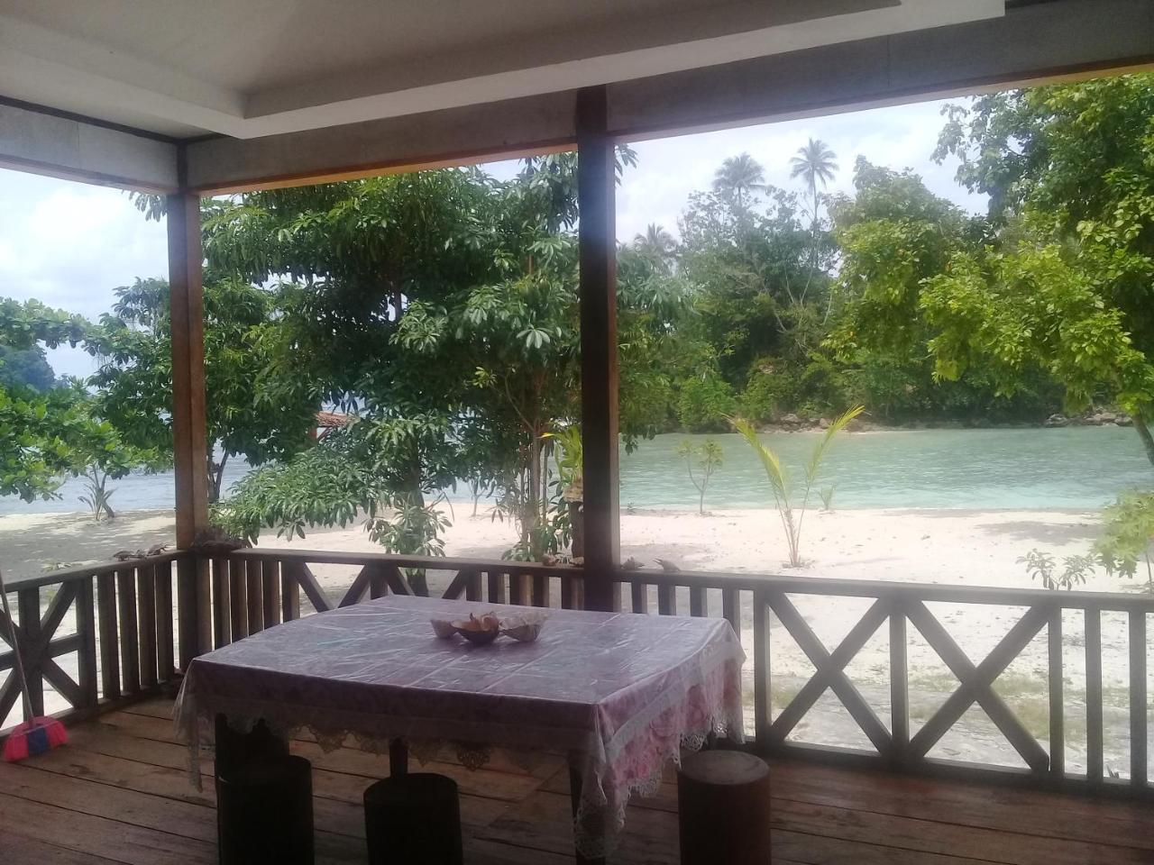 Nusa Nalan Beach Resort Rumah Olat Exteriör bild