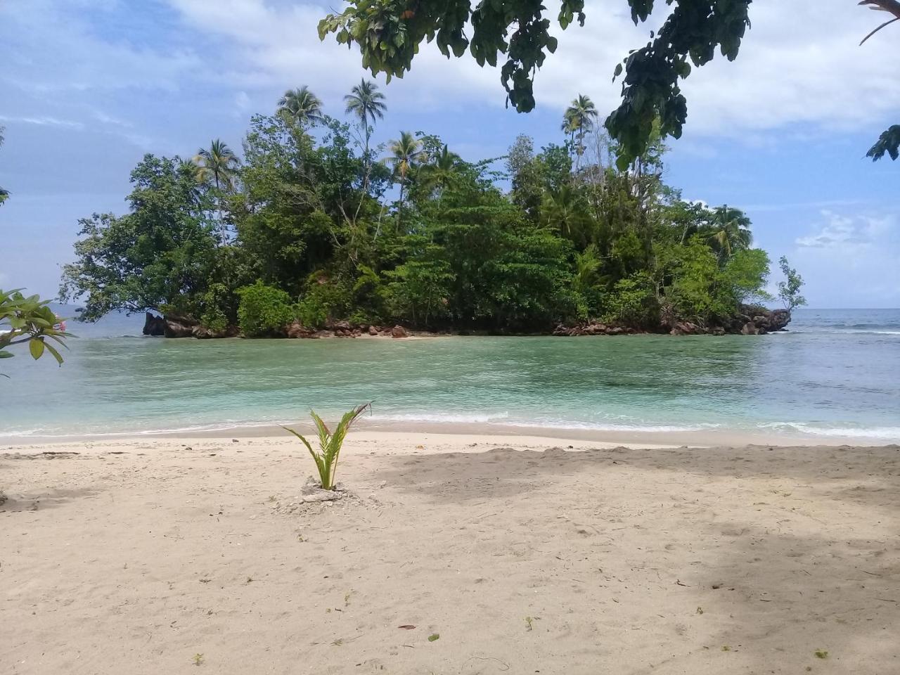 Nusa Nalan Beach Resort Rumah Olat Exteriör bild