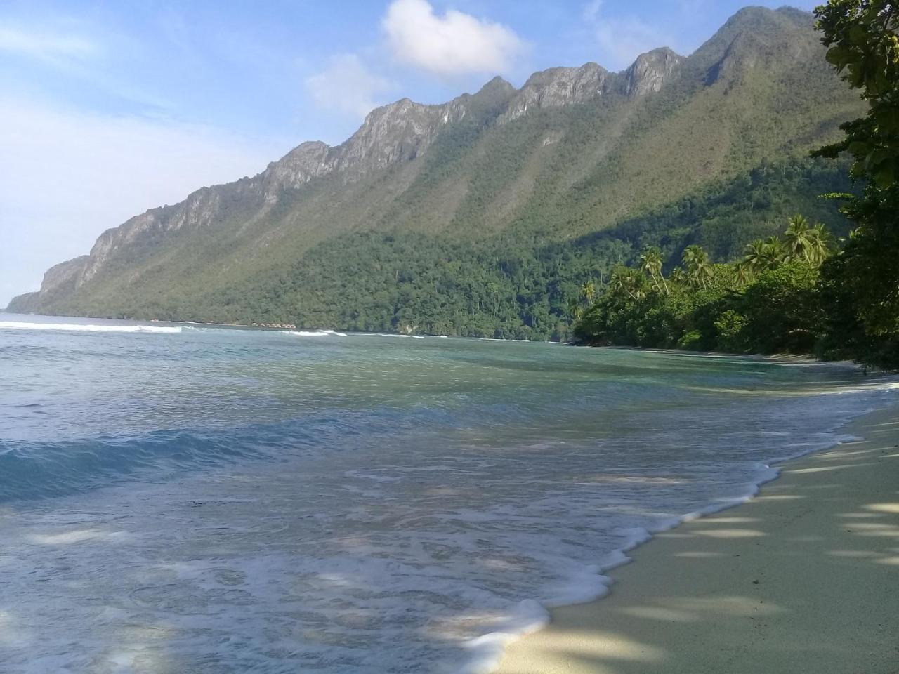 Nusa Nalan Beach Resort Rumah Olat Exteriör bild