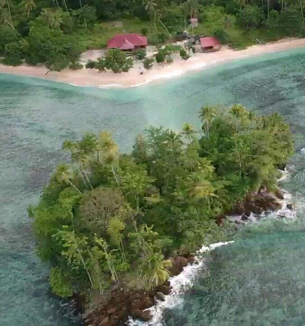 Nusa Nalan Beach Resort Rumah Olat Exteriör bild